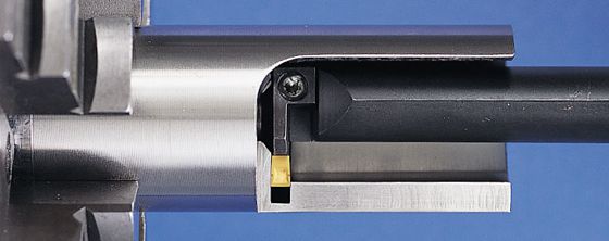 Usinagem de canais internos